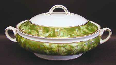 Onyx Green Round Covered Vegetable