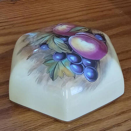 Orchard Gold Lid for Medium Hexagonal Giner Jar