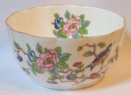 Pembroke (Gold Trim) Candy Box-Scalloped-Small No Lid