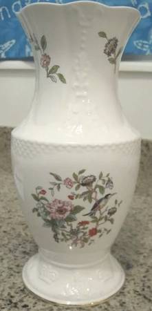 Pembroke (Gold Trim) 10" Vase
