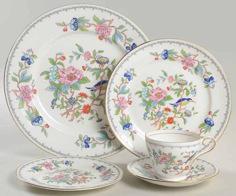 Pembroke (Gold Trim) 40-Piece Set