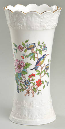 Pembroke (Gold Trim) 8" Scalloped Vase