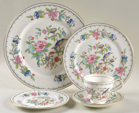 Pembroke (Gold Trim) 40 Piece Estate Set