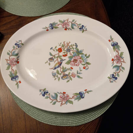 Pembroke (Gold Trim) 15" Oval Serving Platter