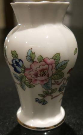 Pembroke (Gold Trim) 4" Bud Vase