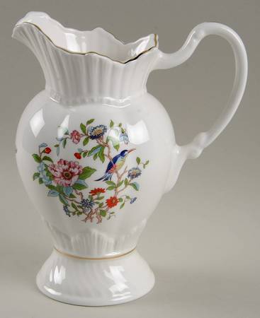 Pembroke (Gold Trim) 32 Oz Windsor Jug
