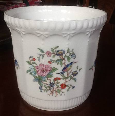 Pembroke (Gold Trim) Medium Georgian Planter