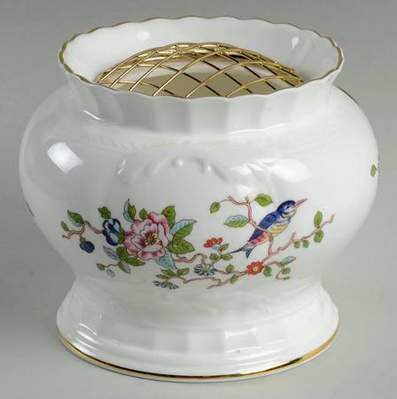 Pembroke (Gold Trim) Frog Vase with Metal Grid