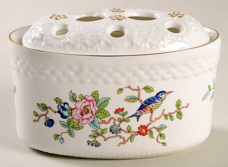 Pembroke (Gold Trim) Vase & Frog/Grid