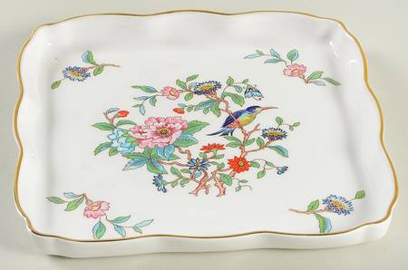 Pembroke (Gold Trim) 7" Square Tray
