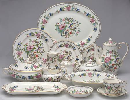 Pembroke (Gold Trim) 62 Piece Estate Set