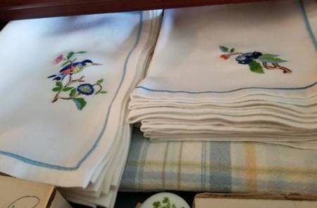 Pembroke (Gold Trim) Cloth Napkin