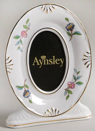 Pembroke (Gold Trim) 7" Picture Frame