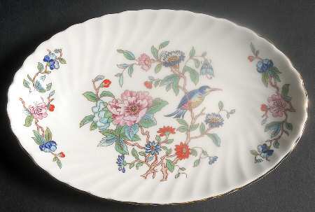 Pembroke (Gold Trim) 8" Oval Fluted Dish