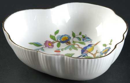 Pembroke (Gold Trim) Heart Shaped Dish