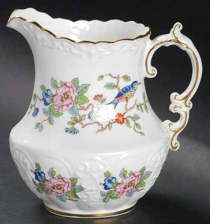 Pembroke (Gold Trim) 20 Oz Pitcher