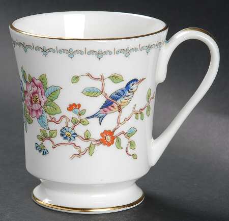 Pembroke (Gold Trim) Footed Mug