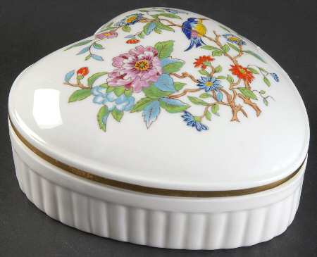 Pembroke (Gold Trim) Heart Shape Box & Lid