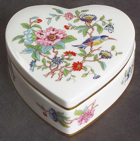 Pembroke (Gold Trim) Heart Shape Box & Lid