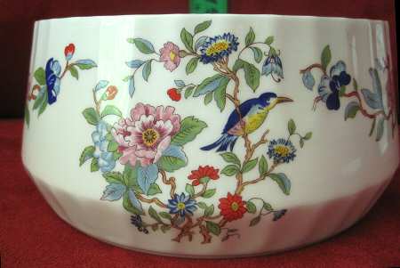 Pembroke (Gold Trim) 9" Salad Serving Bowl