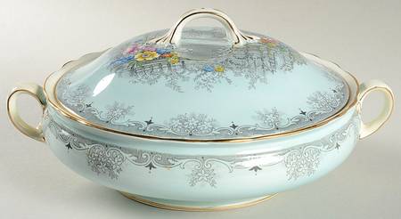Queen's Garden (Blue, Scalloped) Round Covered Vegetable