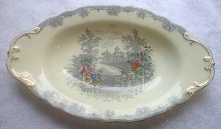 Queen's Garden (Ivory, Scalloped) Relish