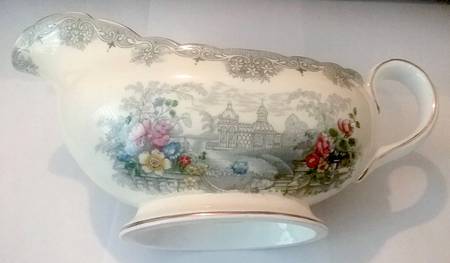 Queen's Garden (Ivory, Scalloped) Gravy Boat