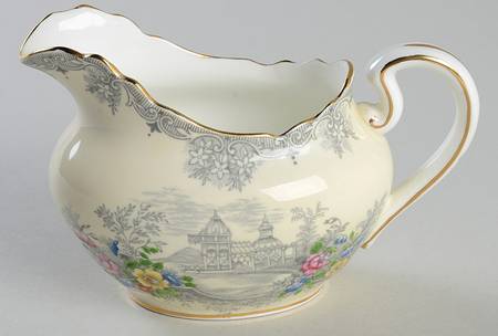 Queen's Garden (Ivory, Scalloped) Creamer