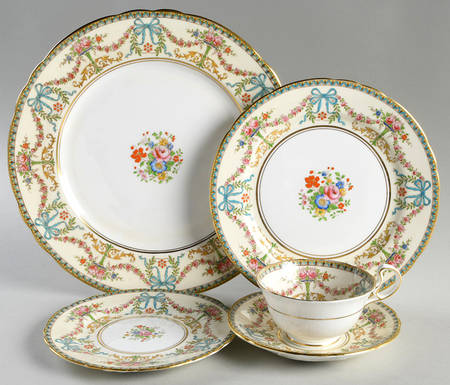 Rosedale (Bows, Flowers On Edge) 5 Piece Place Setting