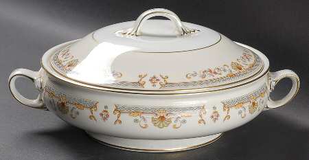 Shelbourne Round Covered Vegetable