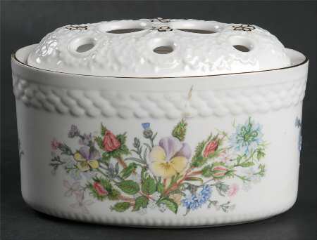 Wild Tudor Oval Variete Box & Pierced Lid