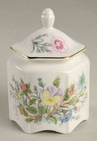 Wild Tudor Pagoda Candy Box