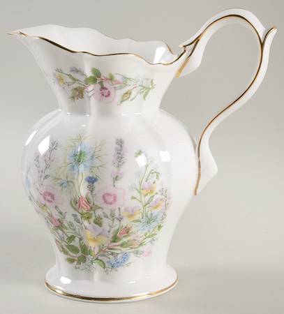 Wild Tudor 32 Oz Pitcher