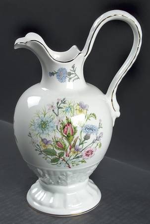 Wild Tudor 28 Oz Pitcher