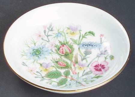 Wild Tudor Round Sweet Meat Dish