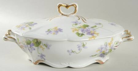 32313 Oval Covered Vegetable