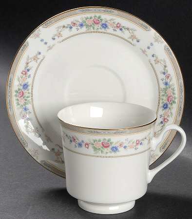 Bridgehampton Footed Cup & Saucer Set