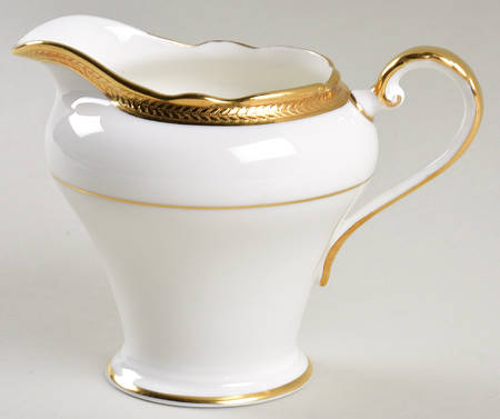 Elizabeth (Scalloped, Verge Line) Creamer