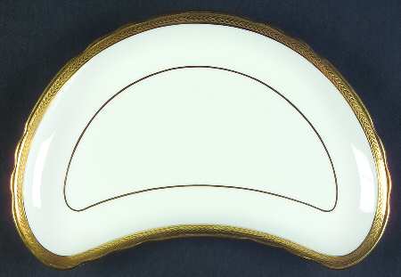 Elizabeth (Scalloped, Verge Line) Crescent Salad Plate