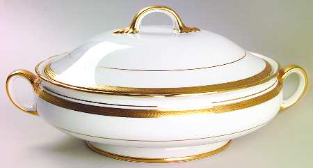 Elizabeth (Scalloped, Verge Line) Round Covered Vegetable