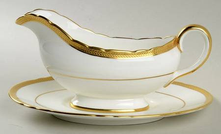 Elizabeth (Scalloped, Verge Line) Gravy Boat & Underplate