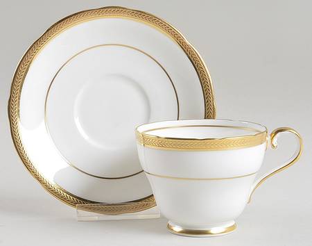 Elizabeth (Scalloped, Verge Line) Footed Cup & Saucer Set