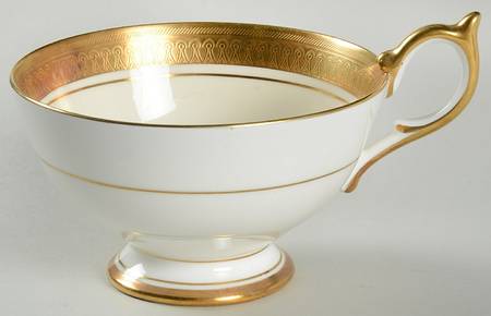 Sandringham (Smooth) Footed Cup