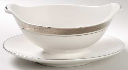 Renee Gravy Boat with Attached Underplate
