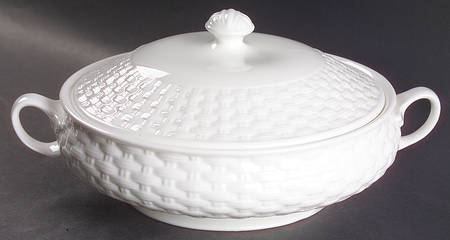 Belleek Basketweave Round Covered Vegetable