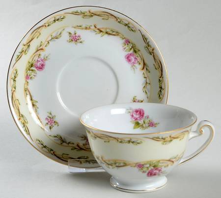 ALA19 Footed Cup & Saucer Set