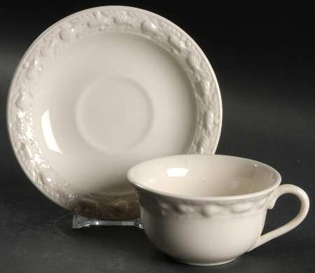 Della Robia Off White (Micratex) Flat Cup & Saucer Set