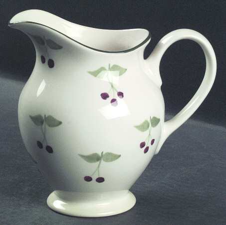Berries 32 Oz Pitcher