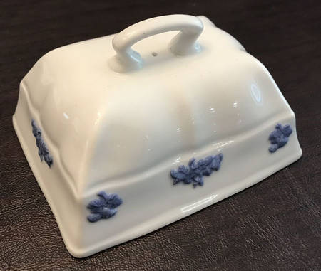 Chelsea (Scalloped, No Embossing) Lid for Muffin Dish by Adderley