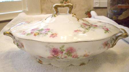 AHR561 Oval Covered Vegetable by Charles Ahrenfeldt